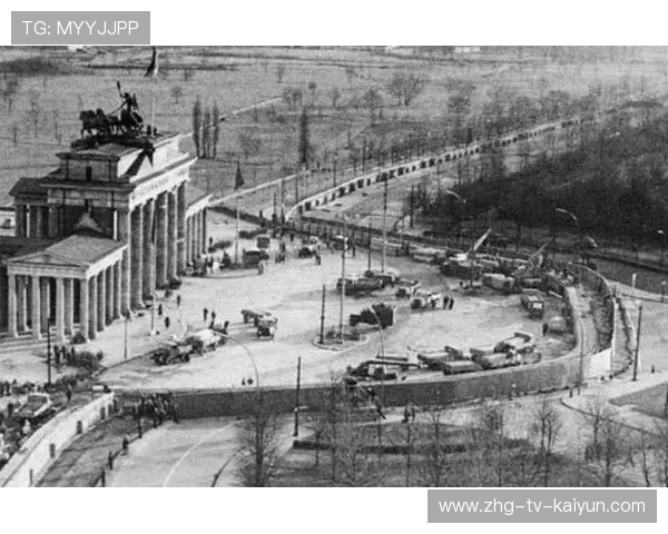 柏林防线面对高强度拼抢需稳固 柏林防线面对高强度拼抢需稳固