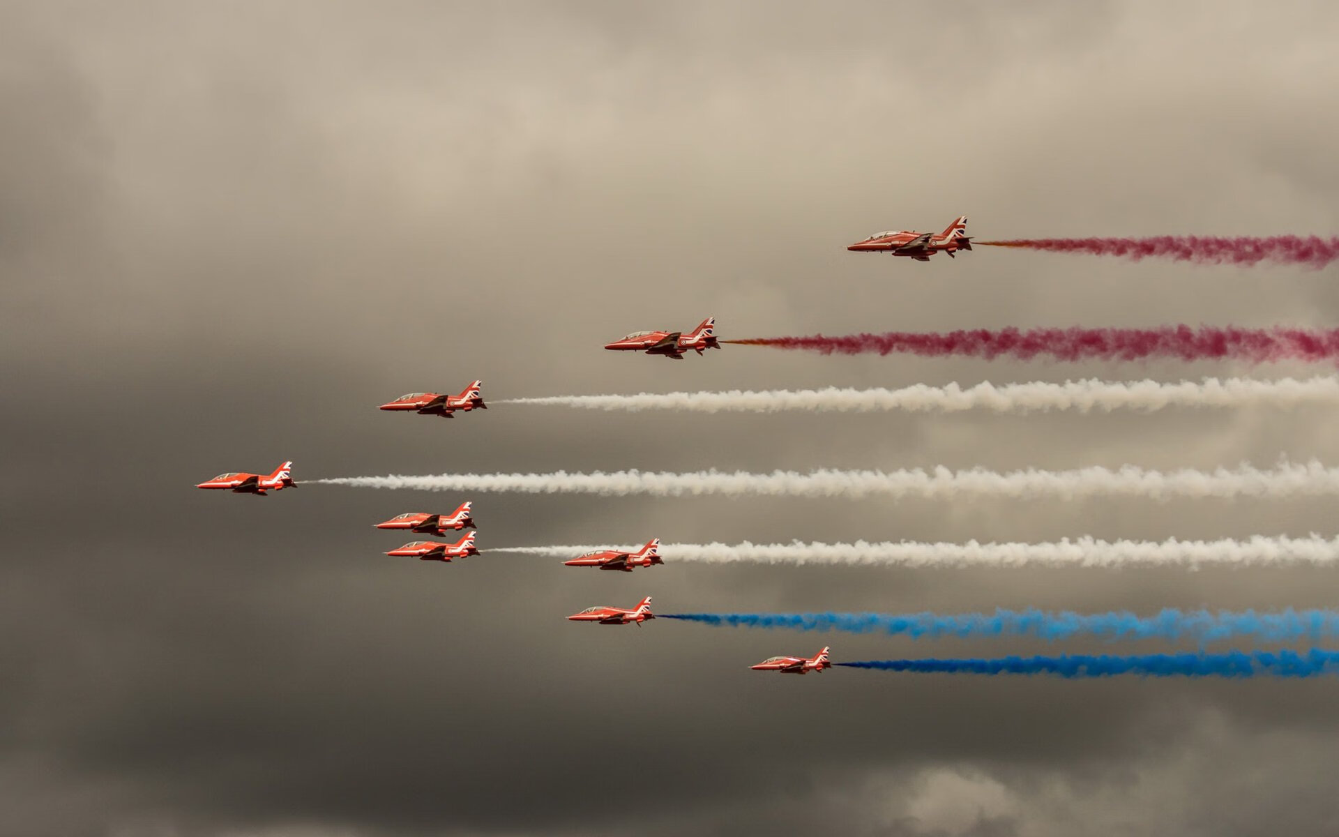 开云体育app入口-米兰双雄争夺激烈，意甲冠军悬念未解